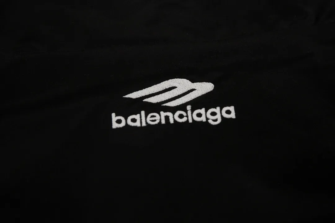 【BALENCIAGA  公式旗艦店】バレンシアガ    ジャケット着 好評に付き再入荷！250107