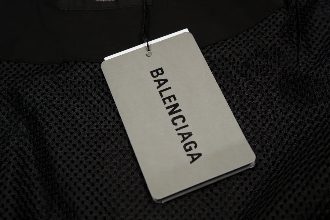 【BALENCIAGA  公式旗艦店】バレンシアガ    ジャケット着 好評に付き再入荷！250107
