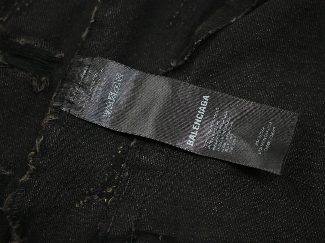 【BALENCIAGA  公式旗艦店】バレンシアガ    ジャケット着 好評に付き再入荷！250107