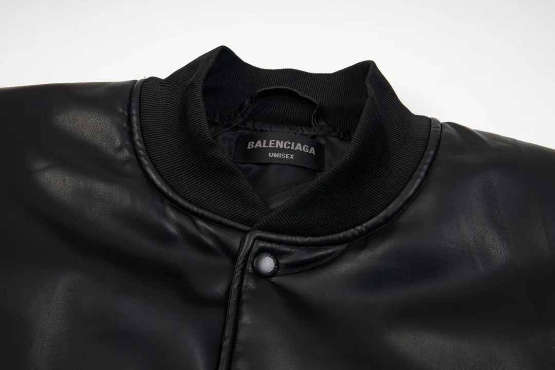 【BALENCIAGA  公式旗艦店】バレンシアガ    ジャケット着 好評に付き再入荷！250107