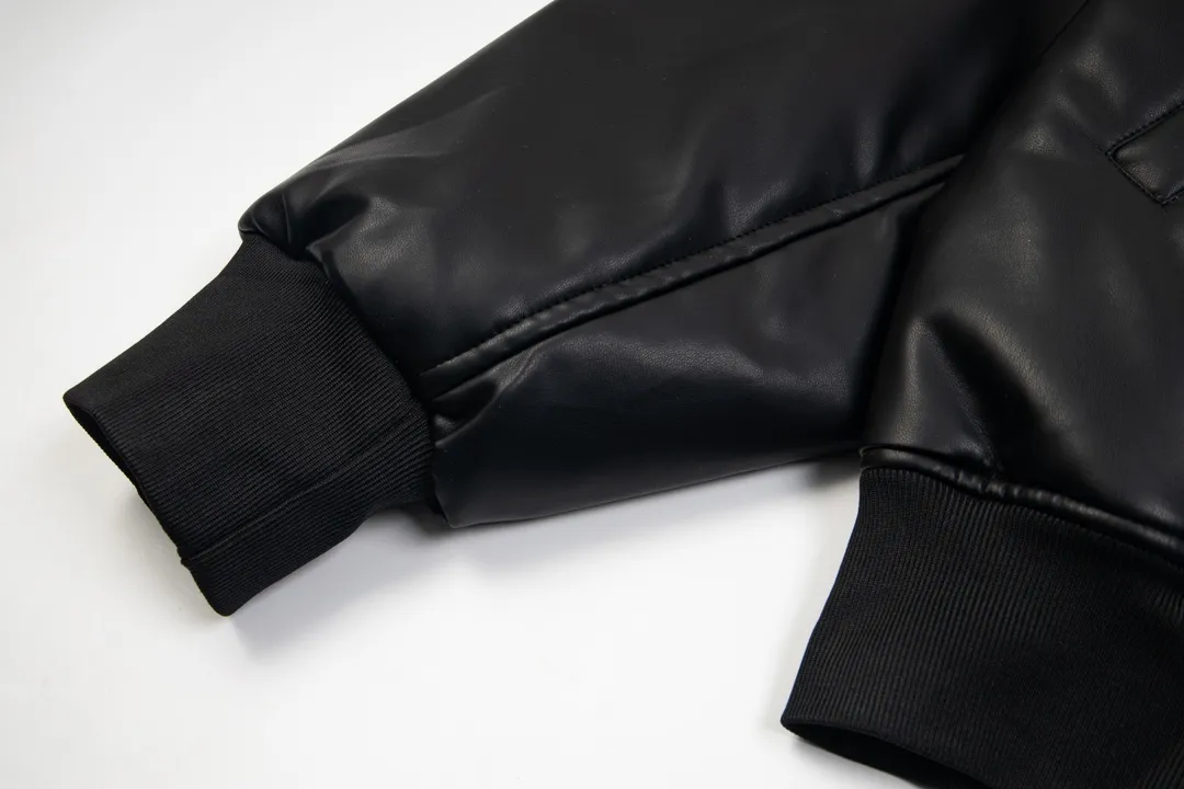 【BALENCIAGA  公式旗艦店】バレンシアガ    ジャケット着 好評に付き再入荷！250107