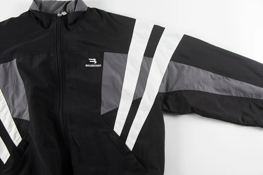 【BALENCIAGA  公式旗艦店】バレンシアガ    ジャケット着 好評に付き再入荷！250107
