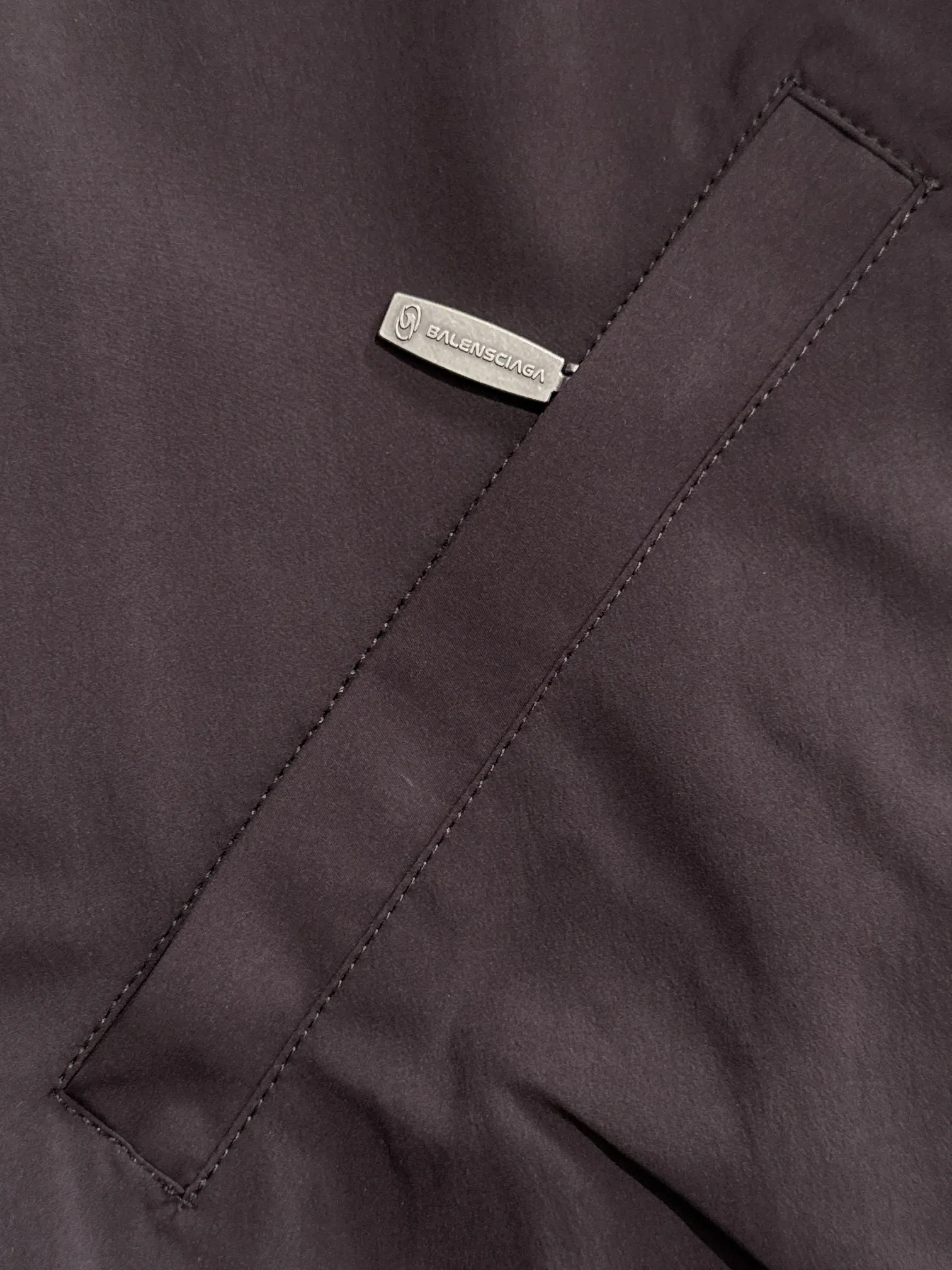 【BALENCIAGA  公式旗艦店】バレンシアガ   ジャケット着 ご好評に付き再入荷！250107