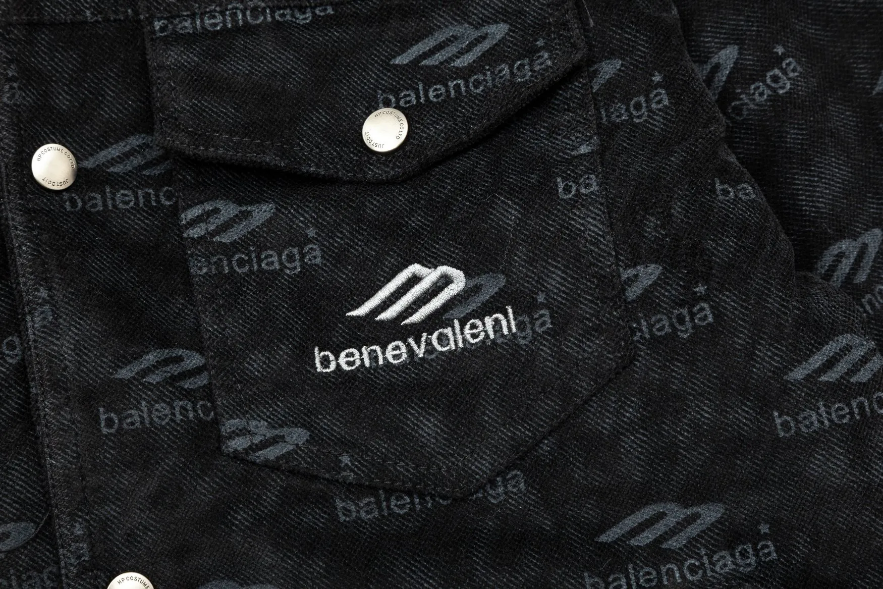 【BALENCIAGA  公式旗艦店】バレンシアガ    ジャケット着 好評に付き再入荷！241119