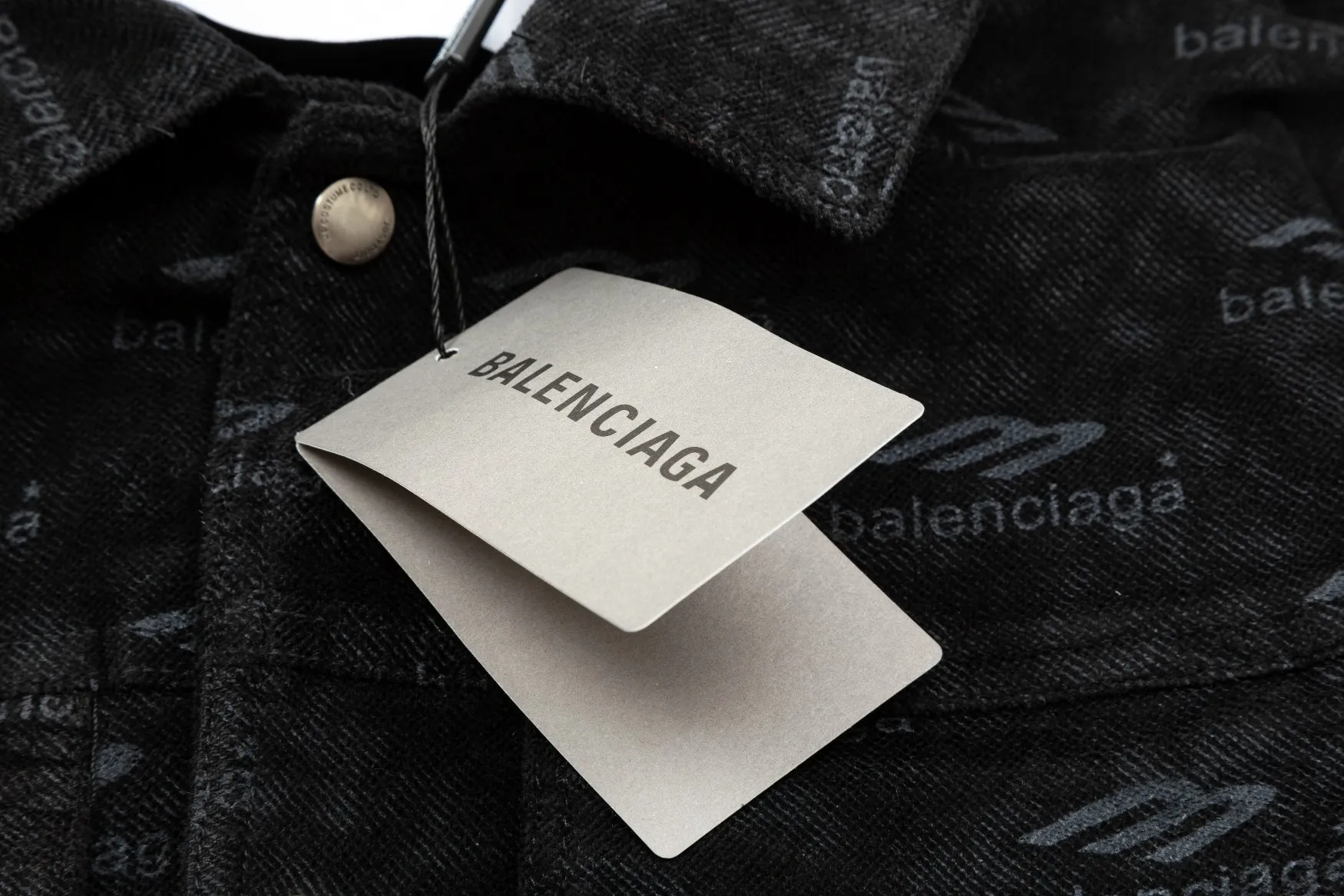 【BALENCIAGA  公式旗艦店】バレンシアガ    ジャケット着 好評に付き再入荷！241119