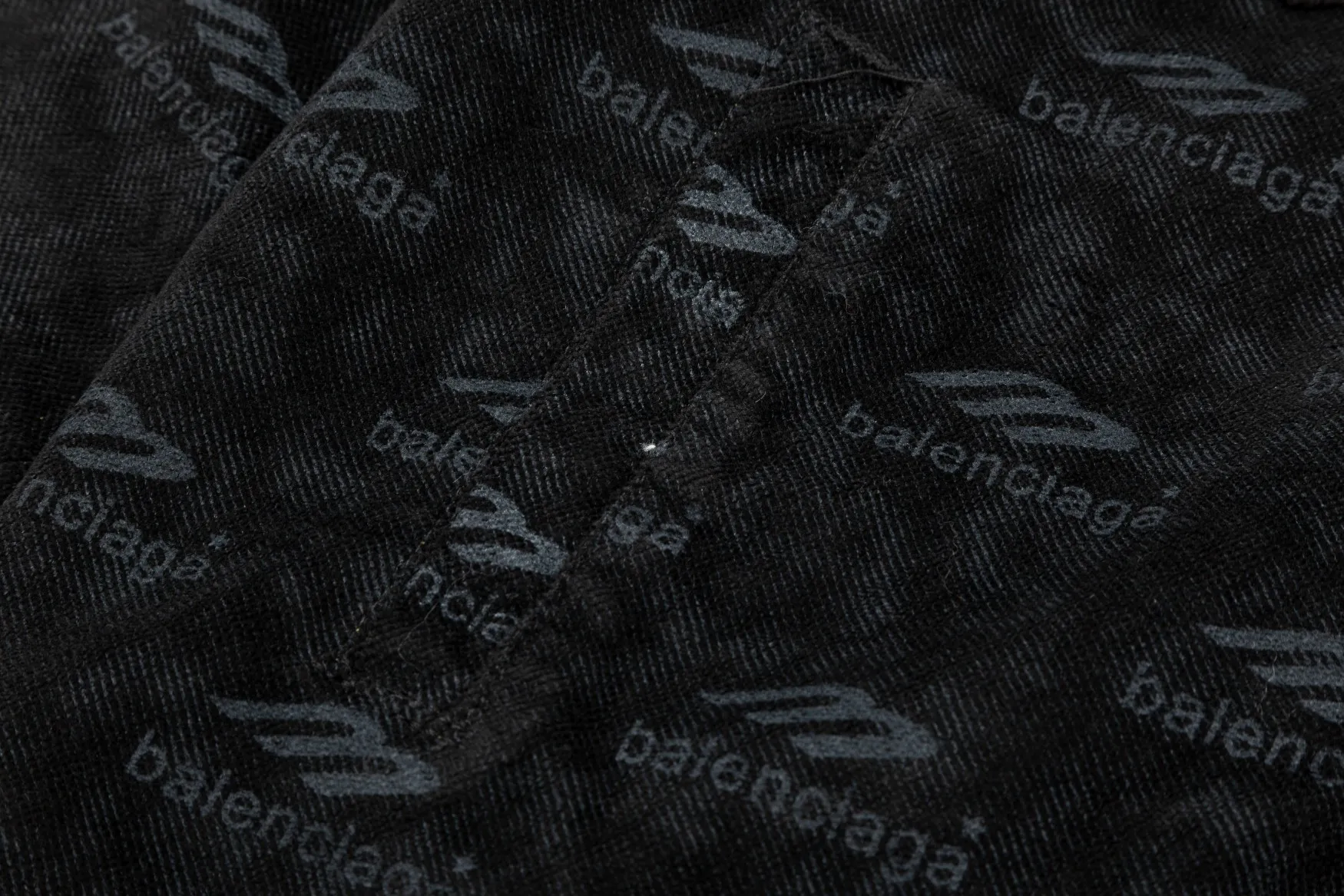 【BALENCIAGA  公式旗艦店】バレンシアガ    ジャケット着 好評に付き再入荷！241119