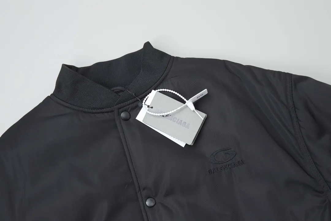 【BALENCIAGA  公式旗艦店】バレンシアガ    ジャケット着 好評に付き再入荷！241119