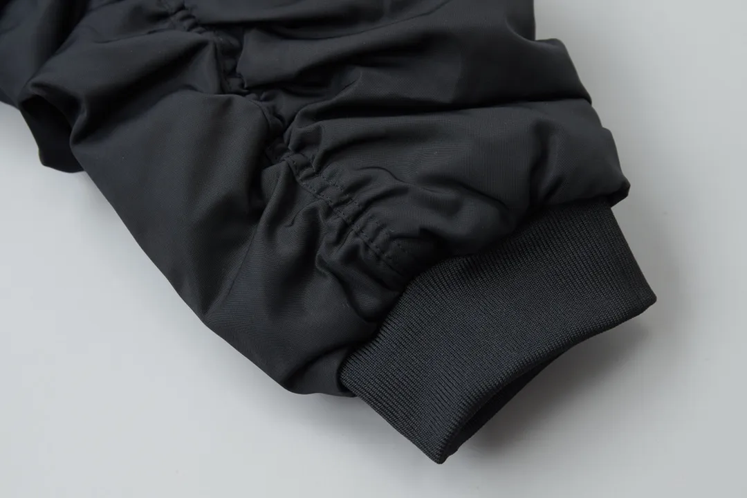 【BALENCIAGA  公式旗艦店】バレンシアガ    ジャケット着 好評に付き再入荷！241119