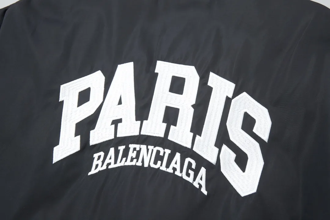 【BALENCIAGA  公式旗艦店】バレンシアガ    ジャケット着 好評に付き再入荷！241119