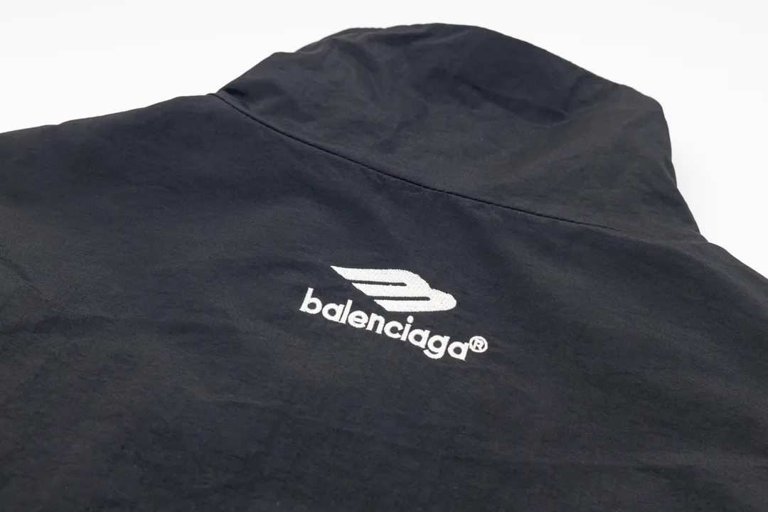【BALENCIAGA  公式旗艦店】バレンシアガ    ジャケット着 好評に付き再入荷！241119