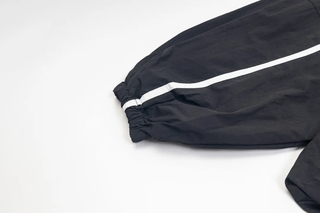 【BALENCIAGA  公式旗艦店】バレンシアガ    ジャケット着 好評に付き再入荷！241119