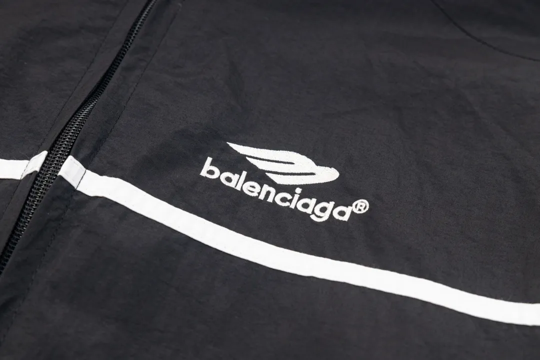 【BALENCIAGA  公式旗艦店】バレンシアガ    ジャケット着 好評に付き再入荷！241119