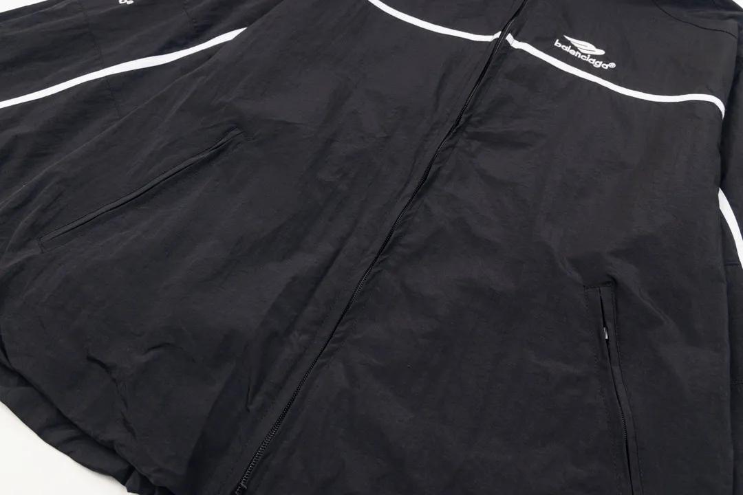 【BALENCIAGA  公式旗艦店】バレンシアガ    ジャケット着 好評に付き再入荷！241119