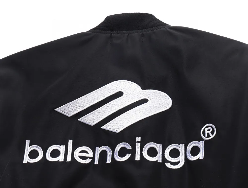 【BALENCIAGA  公式旗艦店】バレンシアガ   ジャケット着 好評に付き再入荷！241111