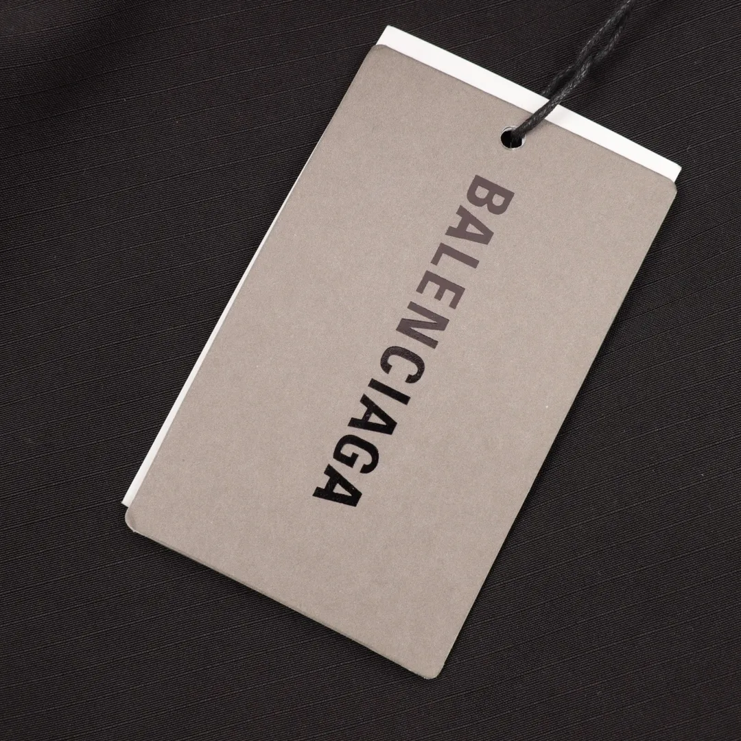 【BALENCIAGA  公式旗艦店】バレンシアガ   ジャケット着 好評に付き再入荷！241111