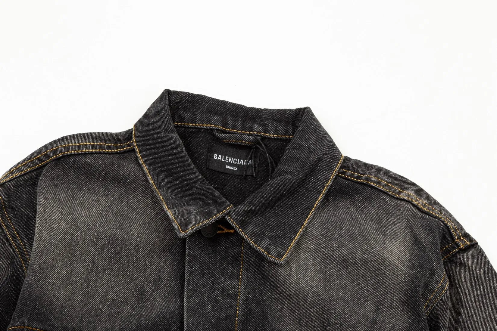 【BALENCIAGA  公式旗艦店】バレンシアガ  ジャケット着 ご好評に付き再入荷！241022