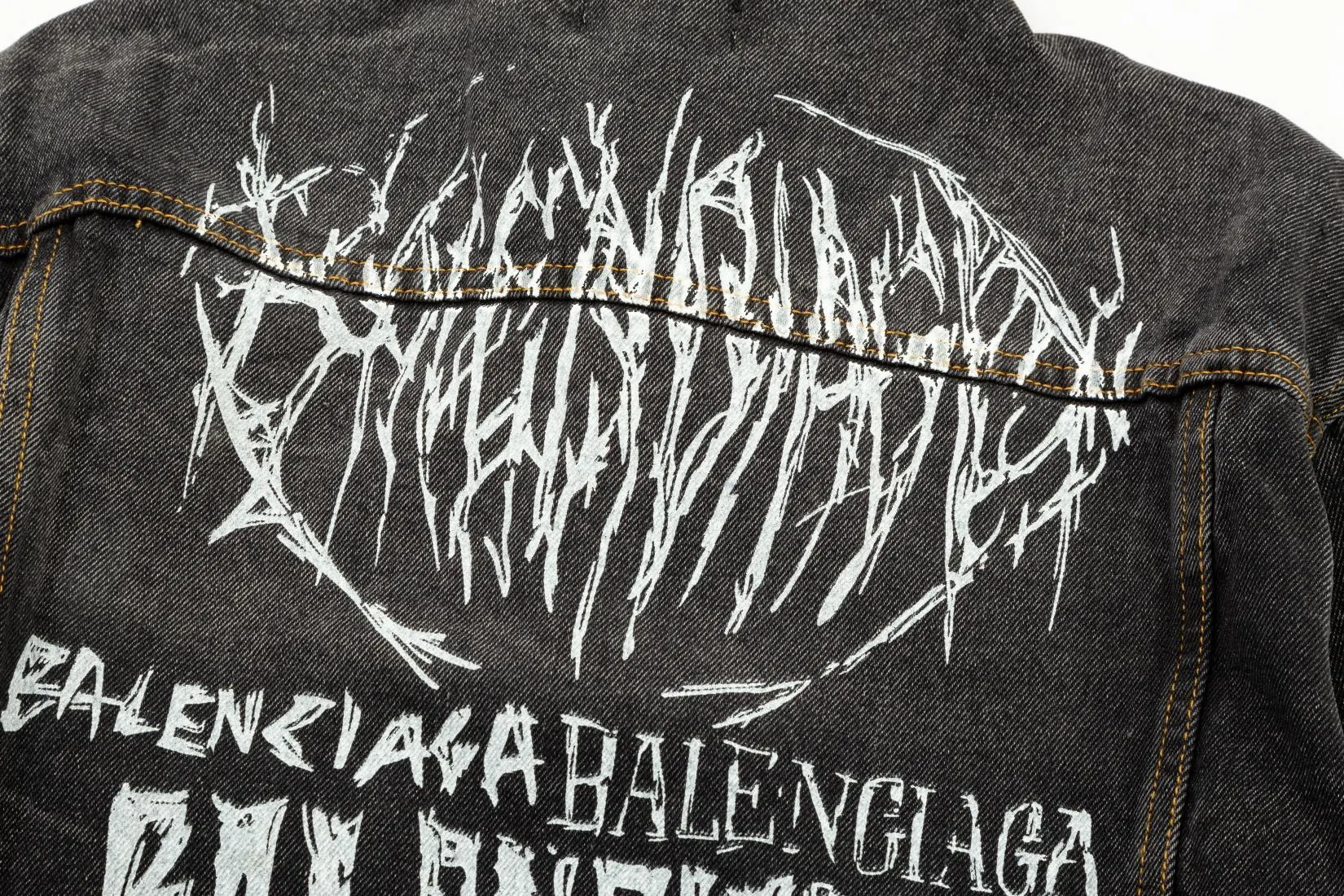 【BALENCIAGA  公式旗艦店】バレンシアガ  ジャケット着 ご好評に付き再入荷！241022