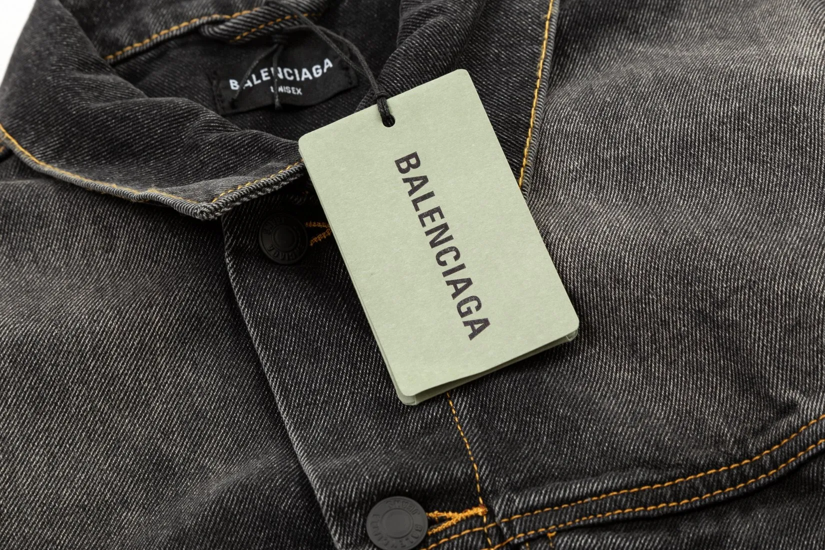 【BALENCIAGA  公式旗艦店】バレンシアガ  ジャケット着 ご好評に付き再入荷！241022