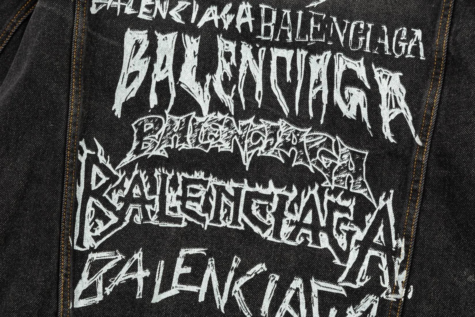 【BALENCIAGA  公式旗艦店】バレンシアガ  ジャケット着 ご好評に付き再入荷！241022