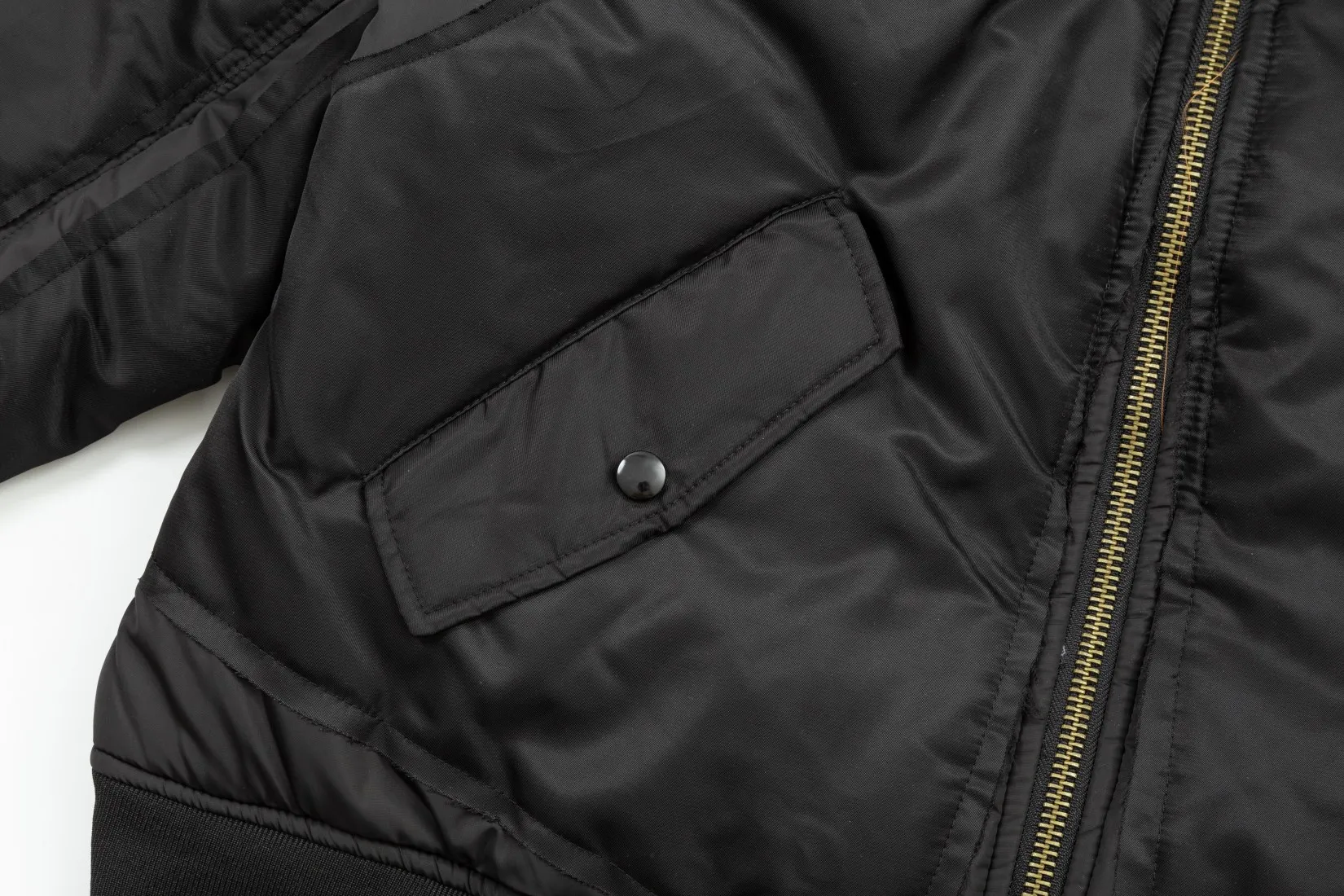 【BALENCIAGA  公式旗艦店】バレンシアガ  ジャケット着 ご好評に付き再入荷！241022