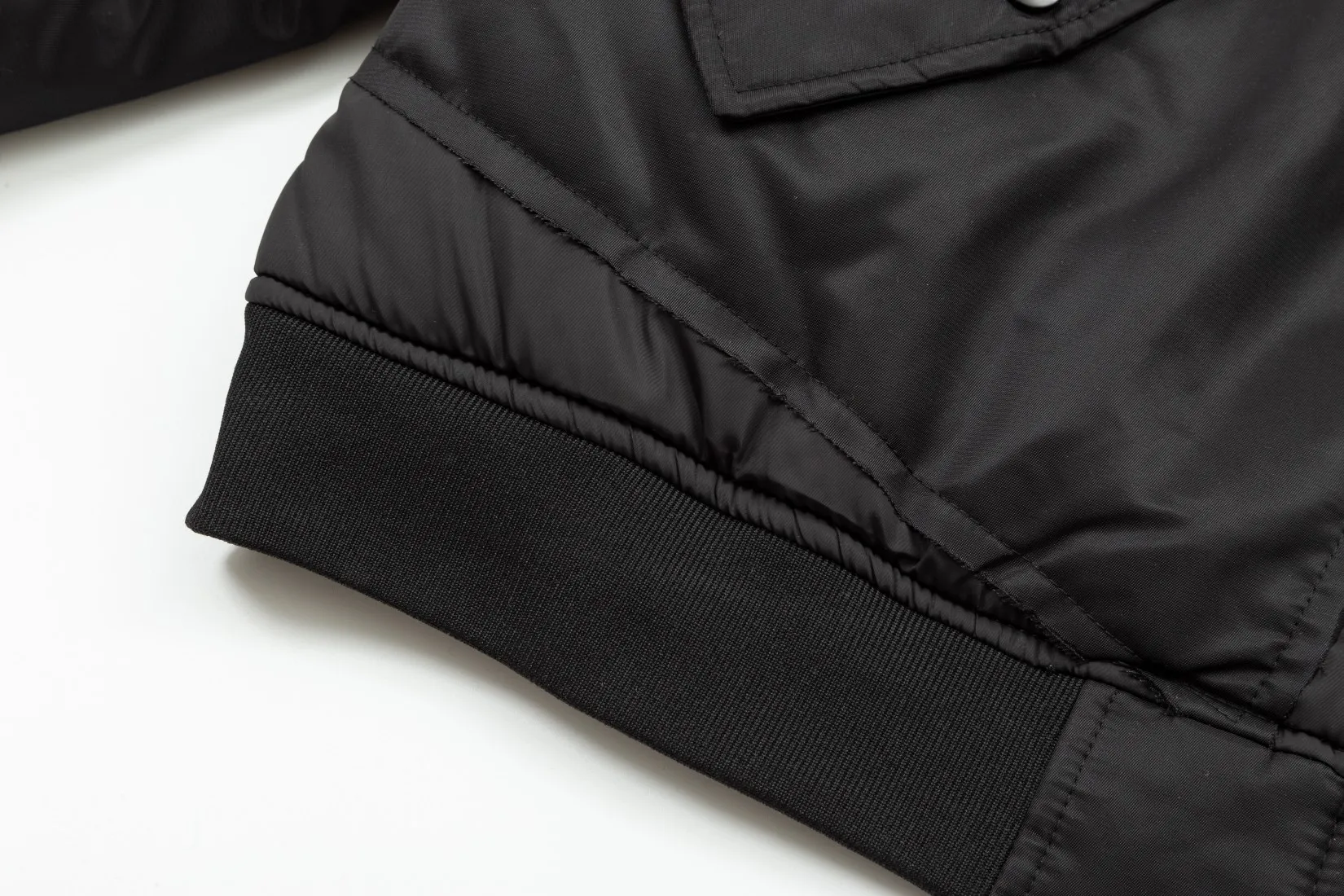 【BALENCIAGA  公式旗艦店】バレンシアガ  ジャケット着 ご好評に付き再入荷！241022