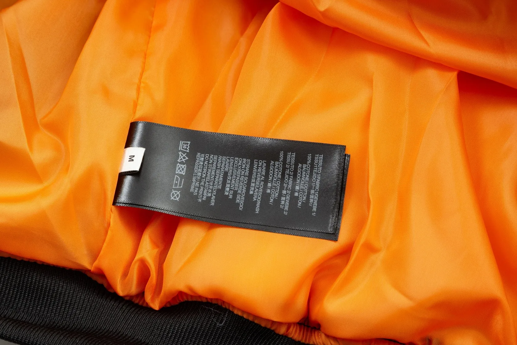 【BALENCIAGA  公式旗艦店】バレンシアガ  ジャケット着 ご好評に付き再入荷！241022