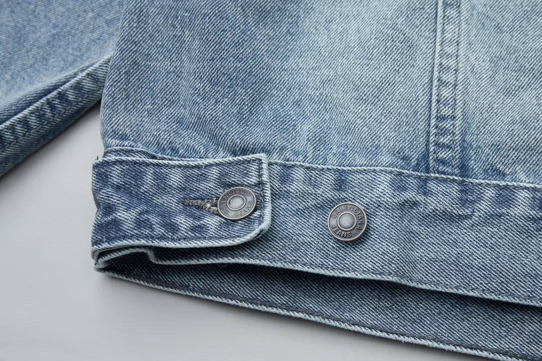 【BALENCIAGA  公式旗艦店】バレンシアガ  ジャケット着 ご好評に付き再入荷！241022