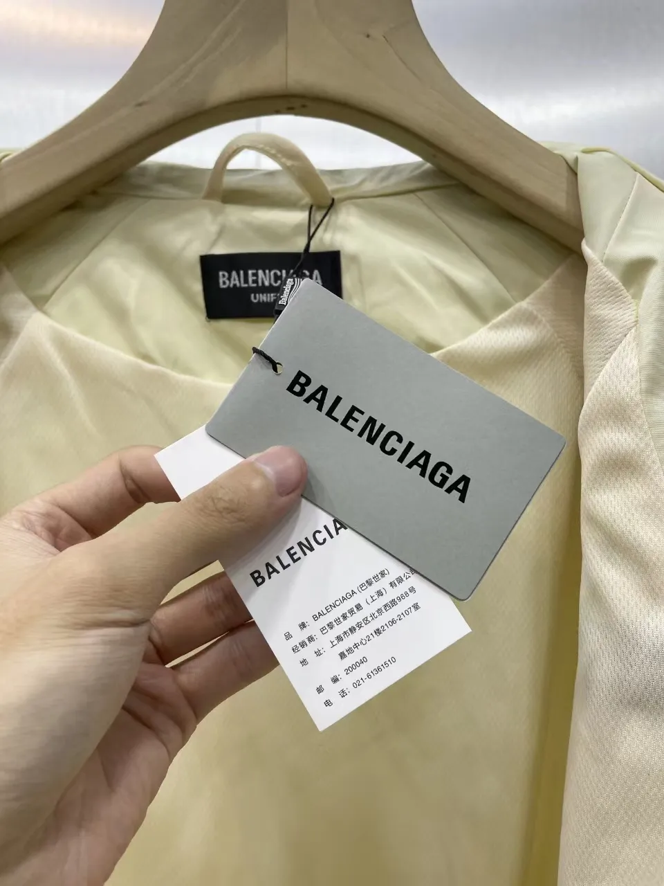 【BALENCIAGA 公式旗艦店】 バレンシアガ  ジャケット着 好評に付き再入荷 240827