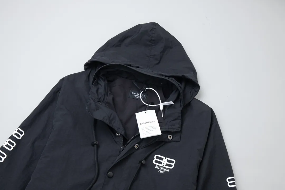 【BALENCIAGA 公式旗艦店】 バレンシアガ  ジャケット着 好評に付き再入荷 240827