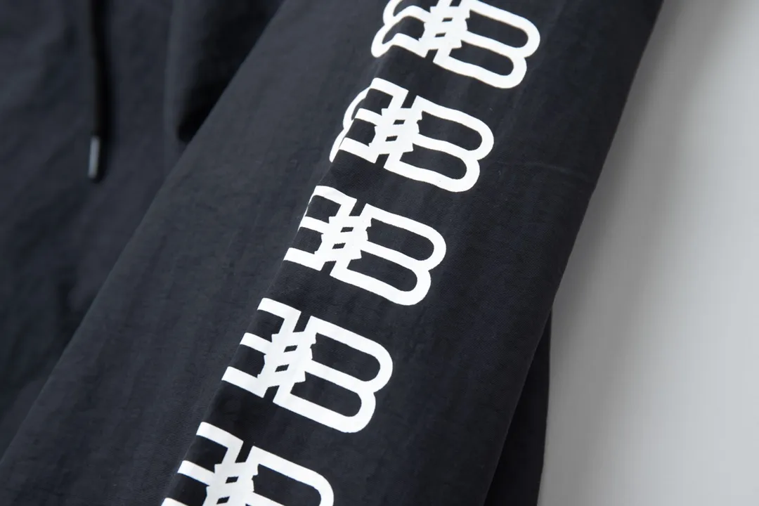 【BALENCIAGA 公式旗艦店】 バレンシアガ  ジャケット着 好評に付き再入荷 240827