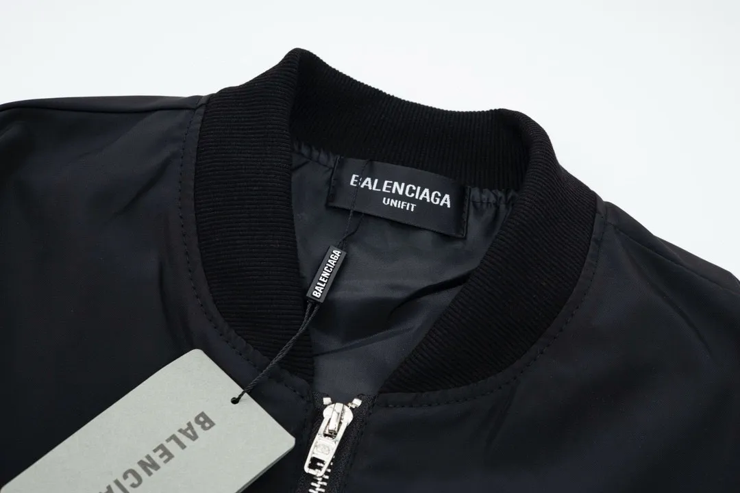 【BALENCIAGA 公式旗艦店】 バレンシアガ  ジャケット着 好評に付き再入荷 240827