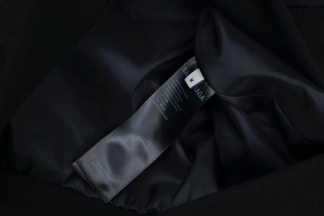 【BALENCIAGA 公式旗艦店】 バレンシアガ  ジャケット着 好評に付き再入荷 240827