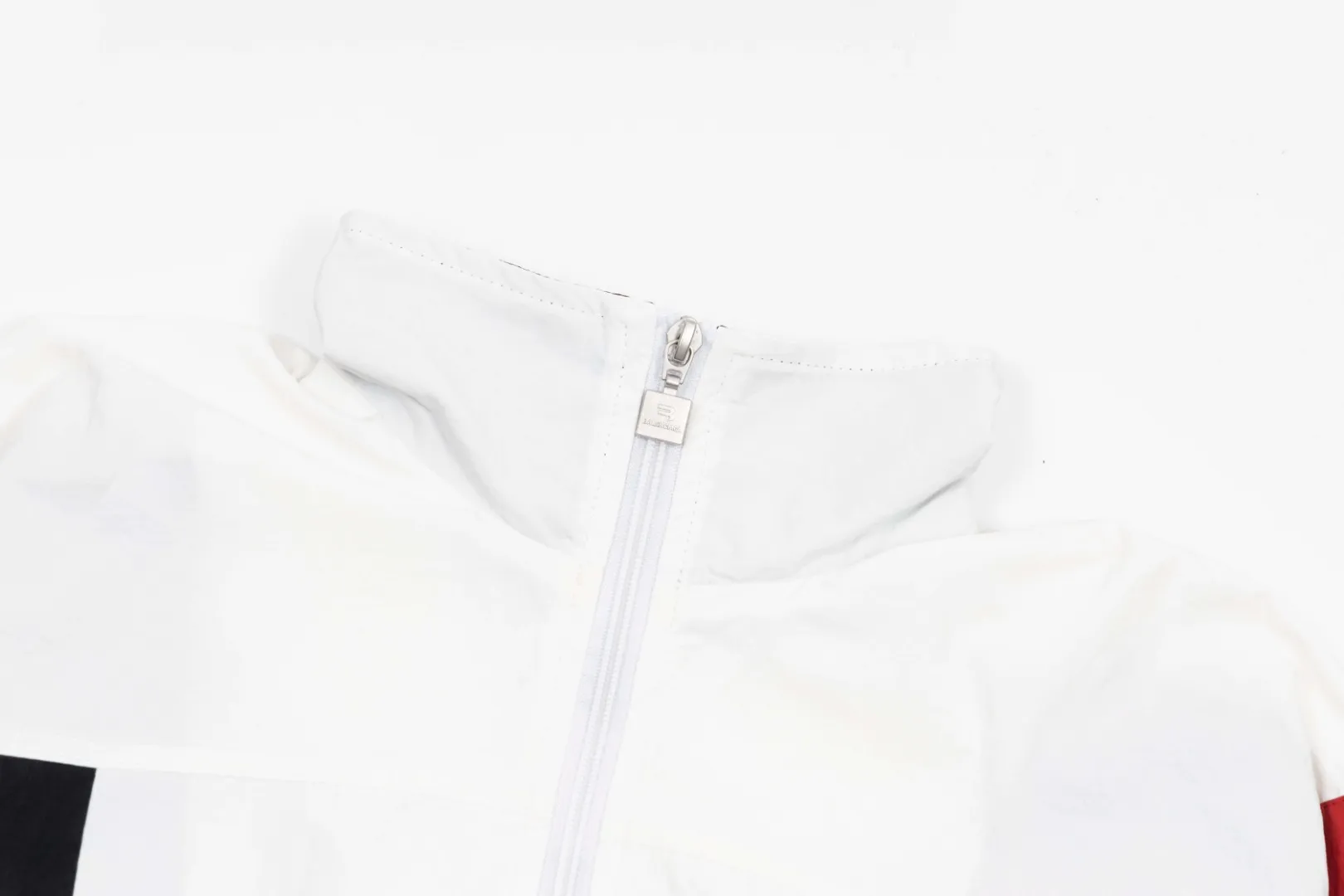 【BALENCIAGA 公式旗艦店】 バレンシアガ  ジャケット着 好評に付き再入荷 240827