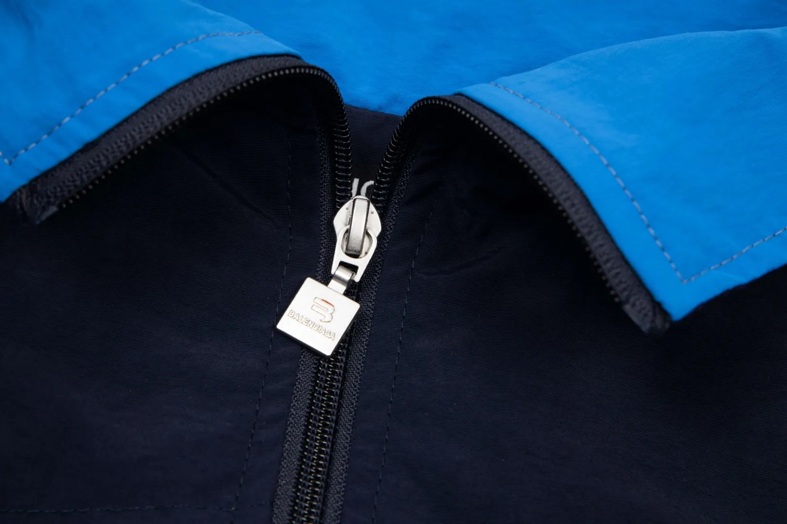 【BALENCIAGA 公式旗艦店】 バレンシアガ  ジャケット着 好評に付き再入荷 240827