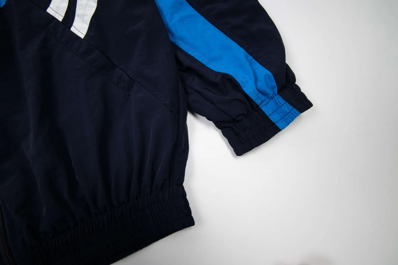 【BALENCIAGA 公式旗艦店】 バレンシアガ  ジャケット着 好評に付き再入荷 240827