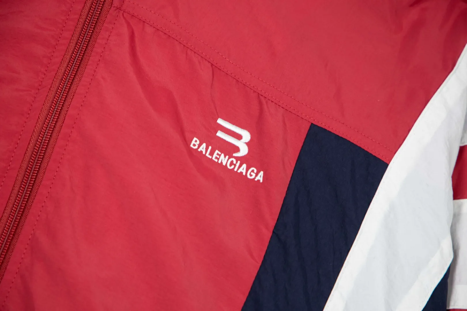 【BALENCIAGA 公式旗艦店】 バレンシアガ  ジャケット着 好評に付き再入荷 240827