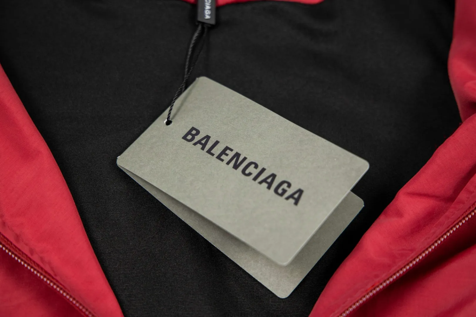 【BALENCIAGA 公式旗艦店】 バレンシアガ  ジャケット着 好評に付き再入荷 240827