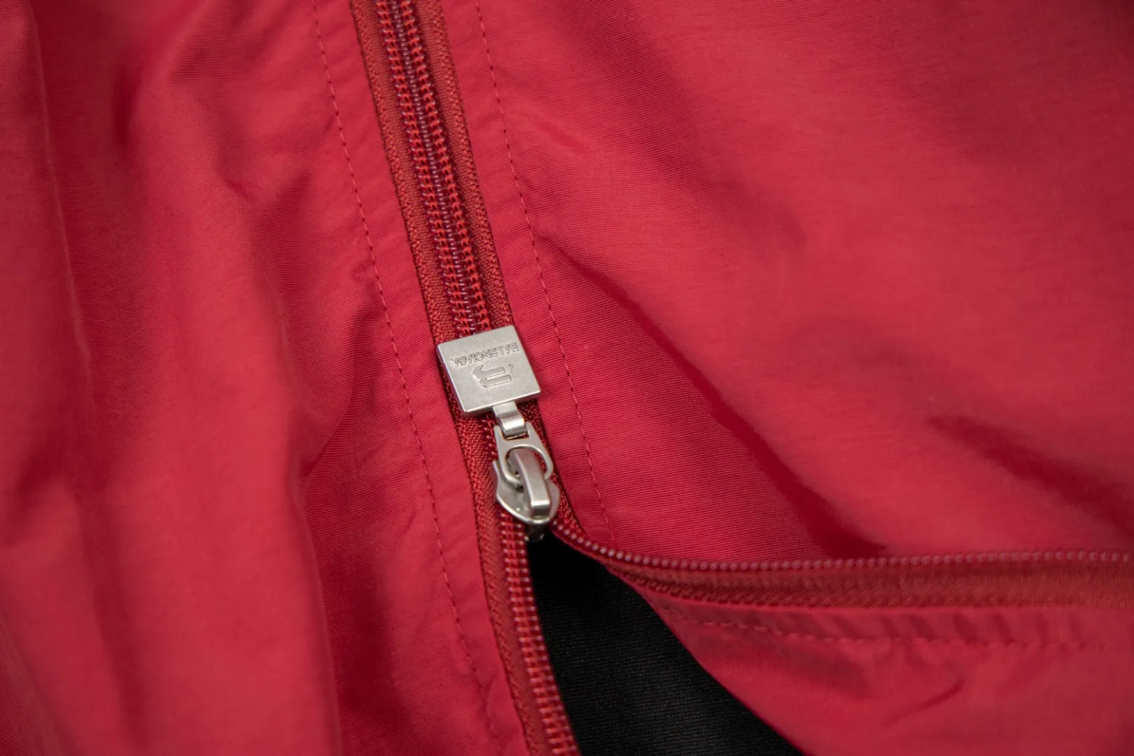【BALENCIAGA 公式旗艦店】 バレンシアガ  ジャケット着 好評に付き再入荷 240827