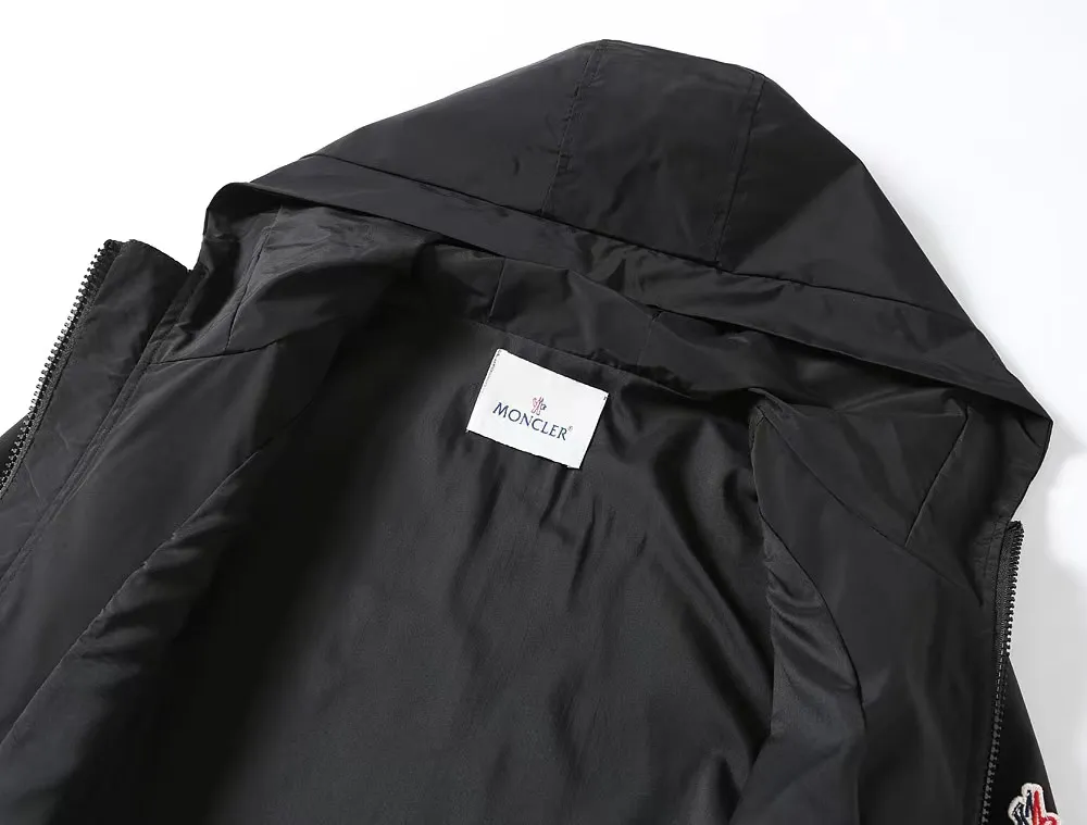 【MONCLER 公式旗艦店】 モンクレール  ジャケット着 ご好評に付き再入荷！241023