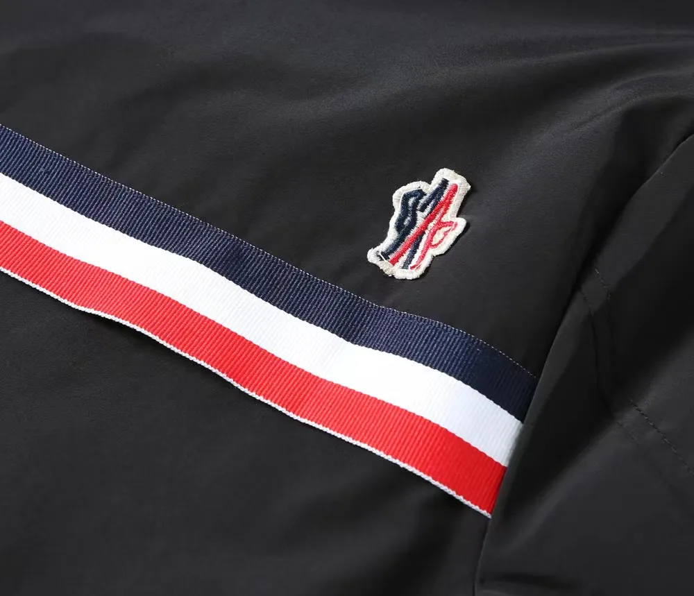 【MONCLER 公式旗艦店】 モンクレール  ジャケット着 ご好評に付き再入荷！241023