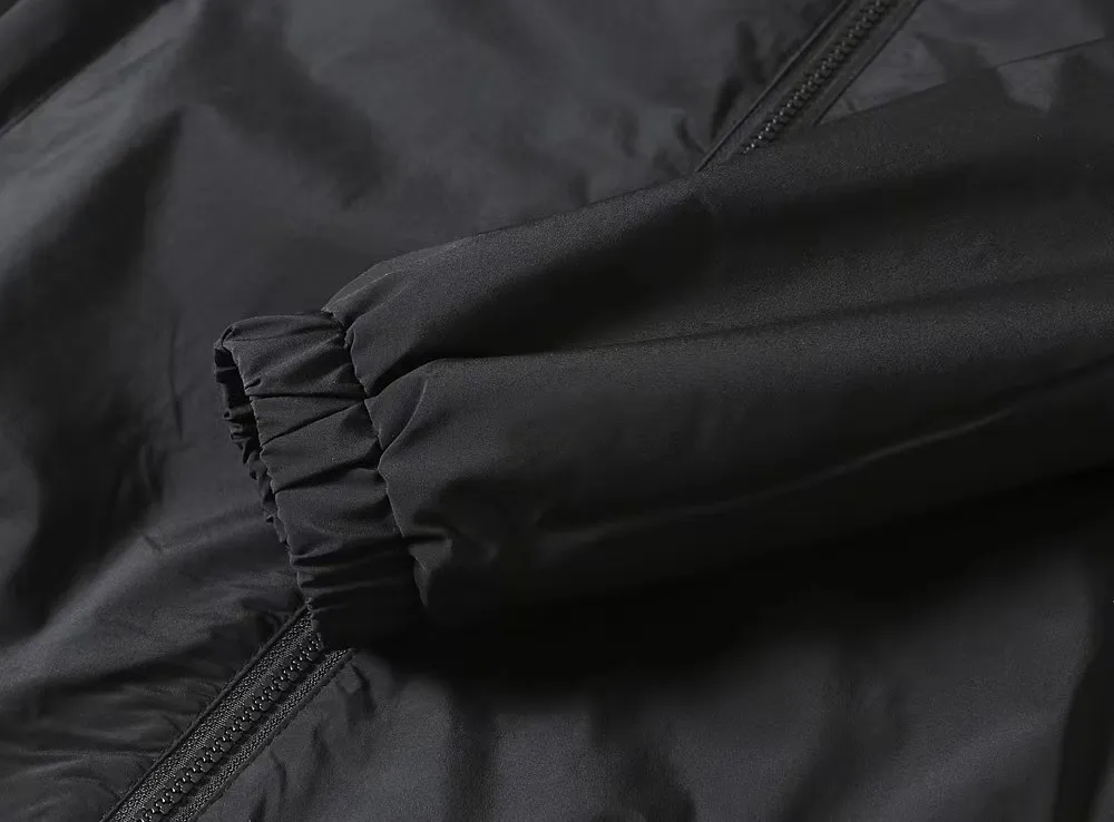 【MONCLER 公式旗艦店】 モンクレール  ジャケット着 ご好評に付き再入荷！241023