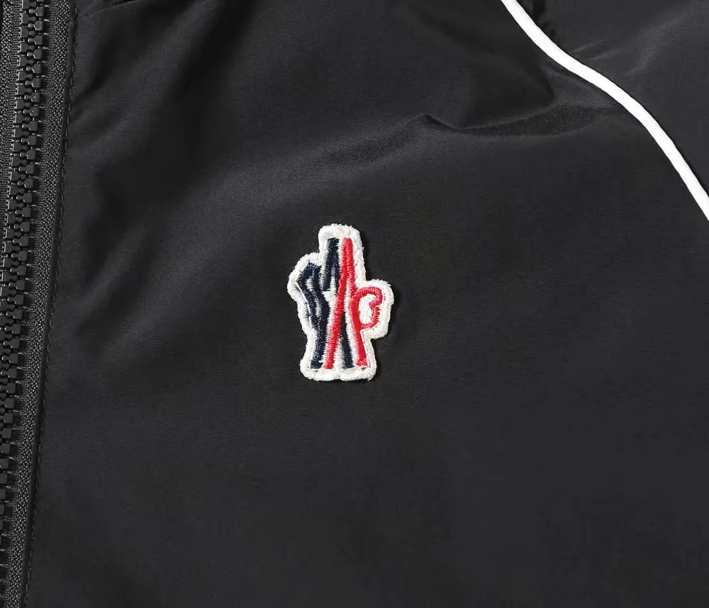【MONCLER 公式旗艦店】 モンクレール  ジャケット着 ご好評に付き再入荷！241023