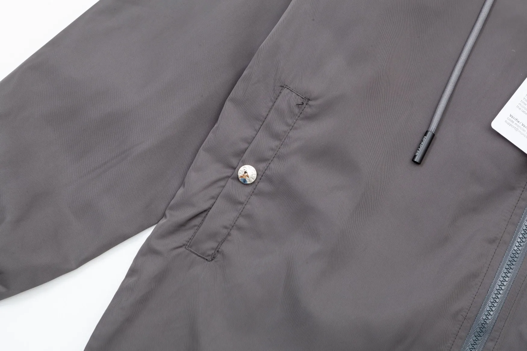 【MONCLER  公式旗艦店】モンクレール  ジャケット着 好評に付き再入荷 240826