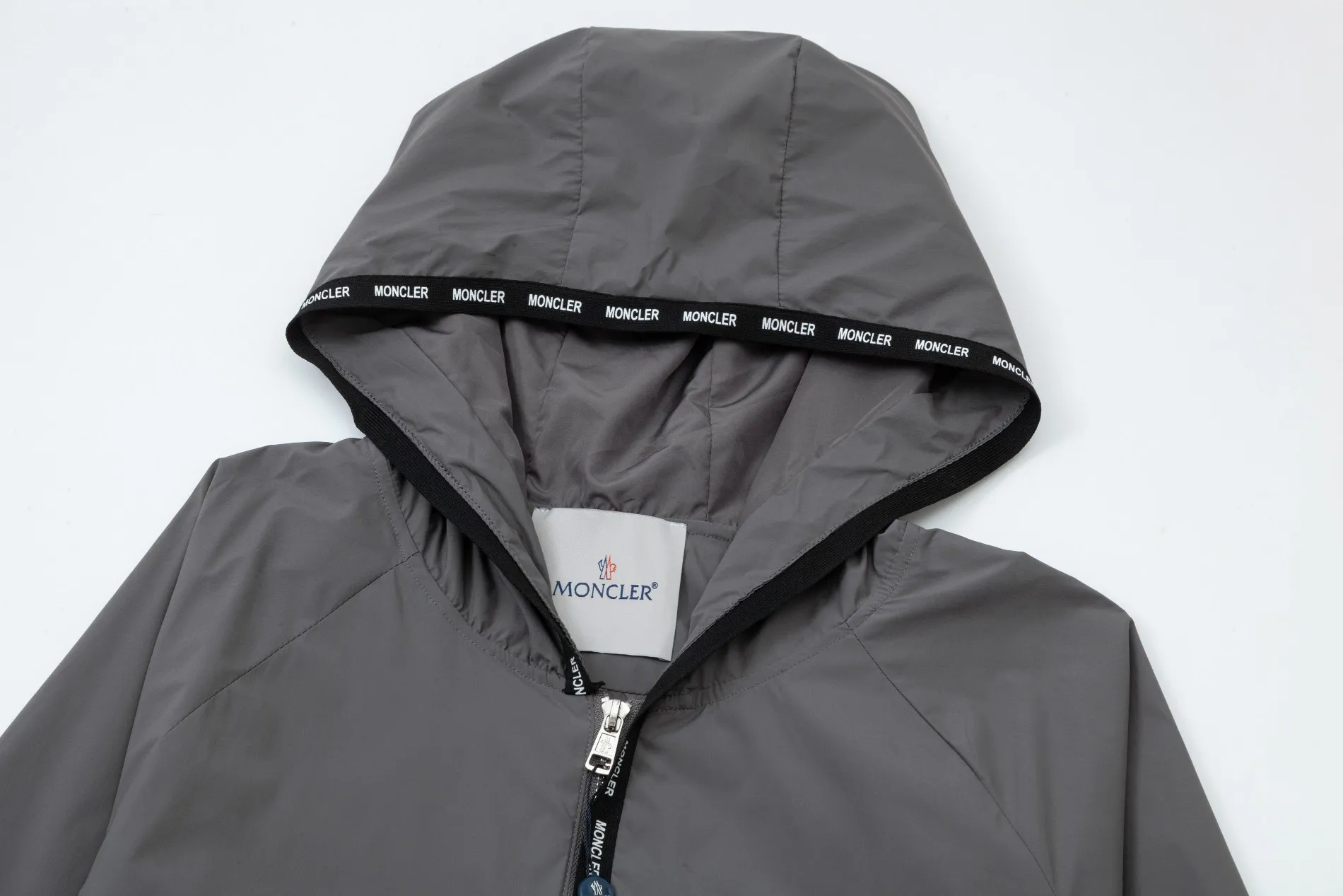 【MONCLER  公式旗艦店】モンクレール  ジャケット着 好評に付き再入荷 240826