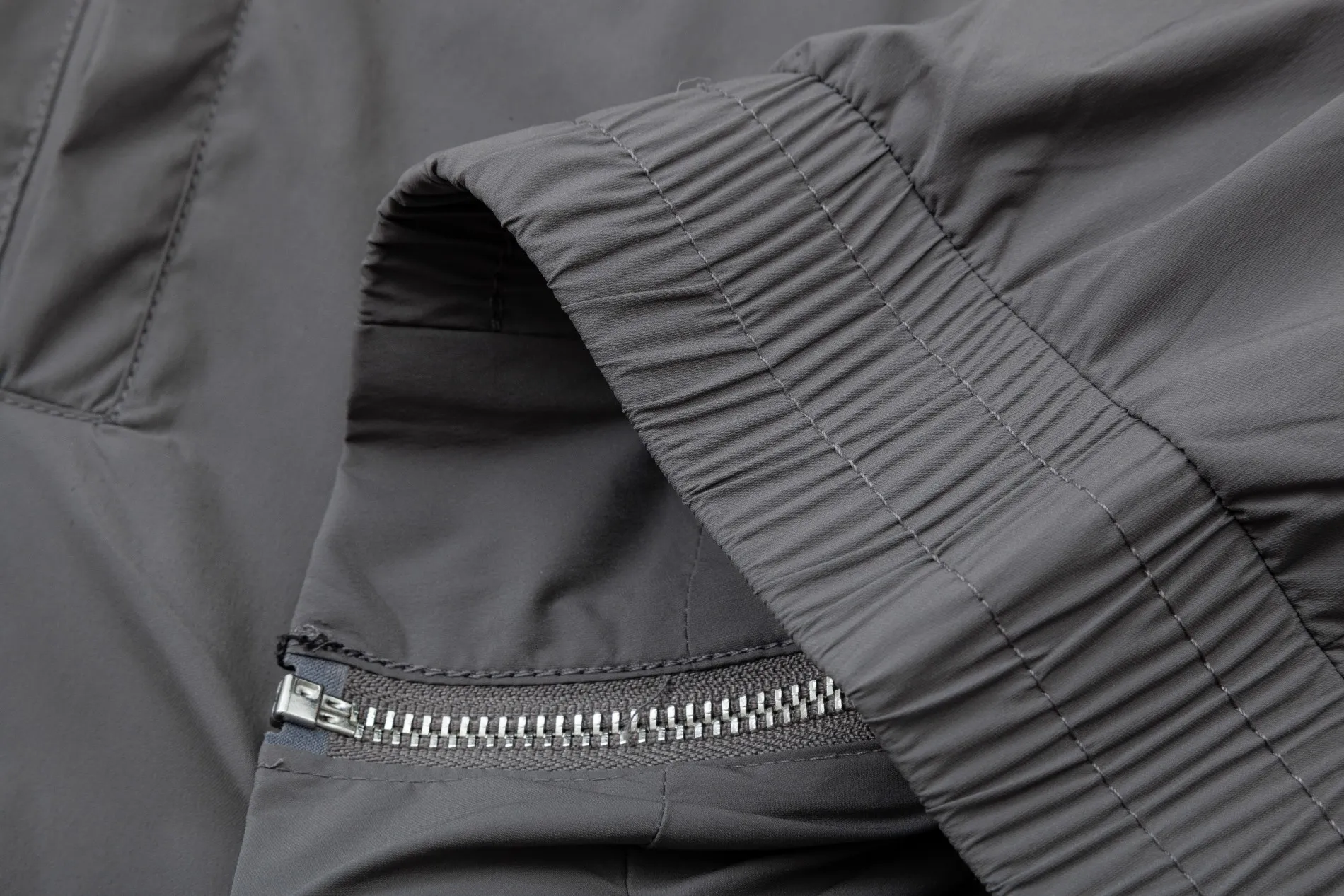 【MONCLER  公式旗艦店】モンクレール  ジャケット着 好評に付き再入荷 240826