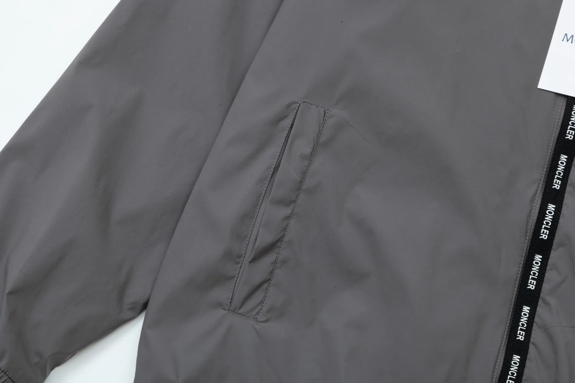 【MONCLER  公式旗艦店】モンクレール  ジャケット着 好評に付き再入荷 240826