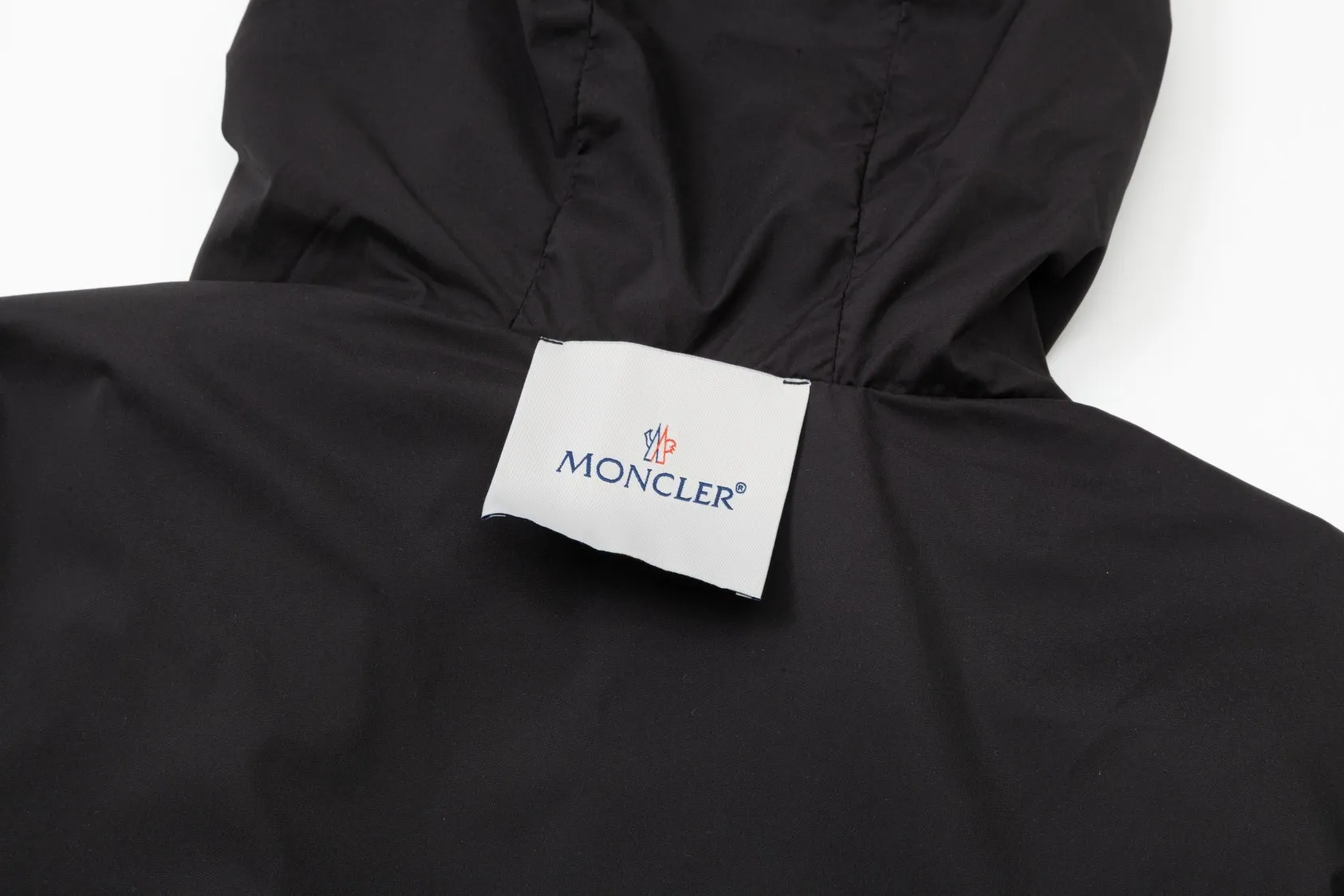 【MONCLER  公式旗艦店】モンクレール  ジャケット着 好評に付き再入荷 240826