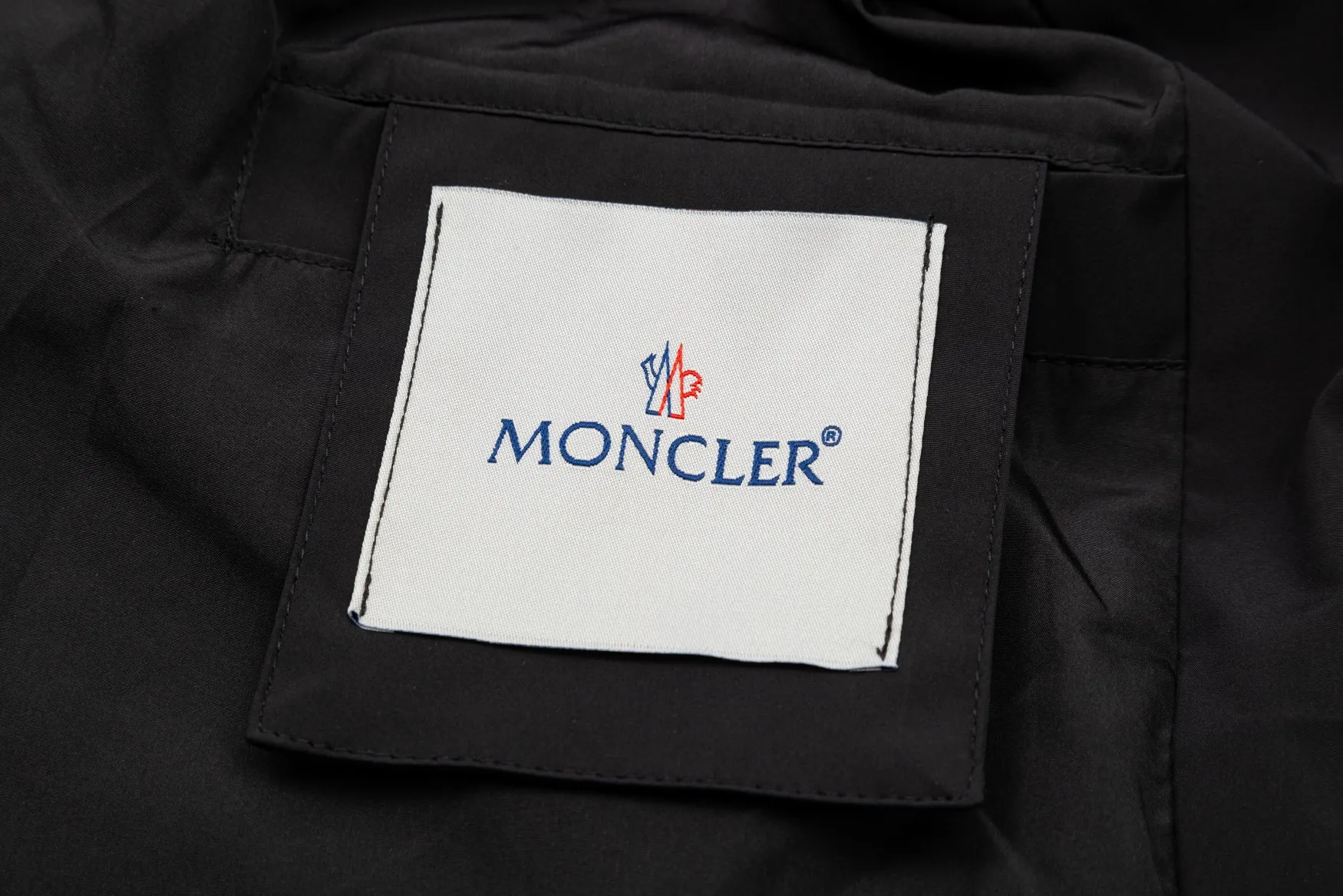 【MONCLER  公式旗艦店】モンクレール  ジャケット着 好評に付き再入荷 240826