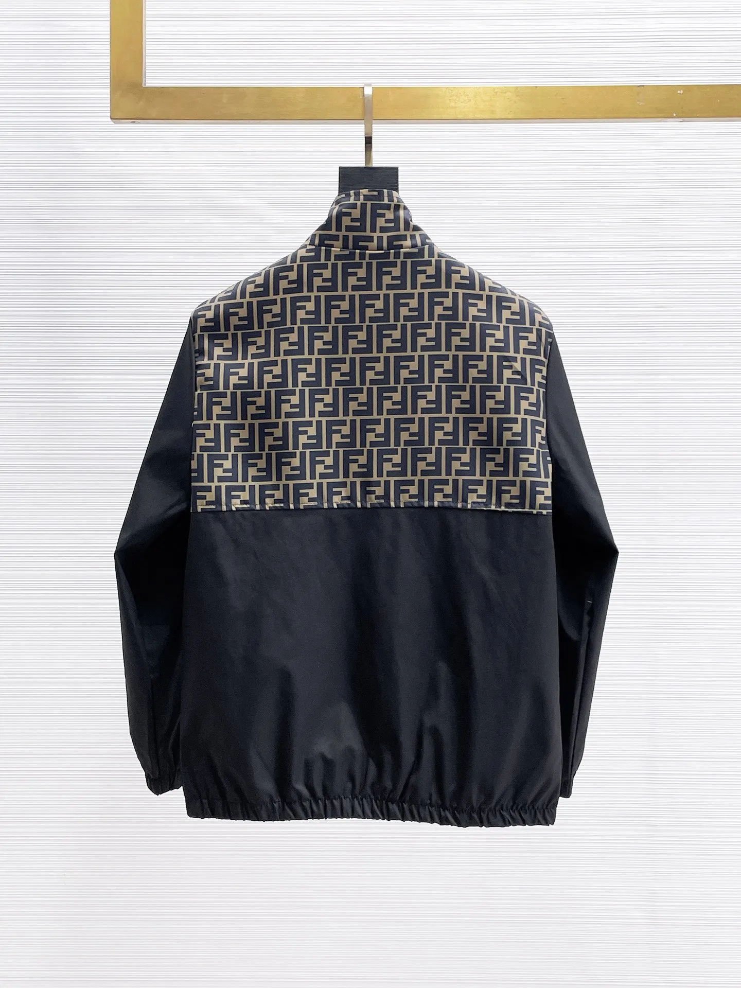 【FENDI  公式旗艦店】フェンディ  ジャケット着 好評に付き再入荷 241223