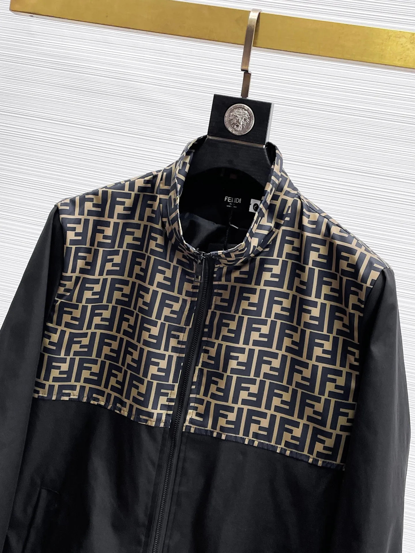 【FENDI  公式旗艦店】フェンディ  ジャケット着 好評に付き再入荷 241223